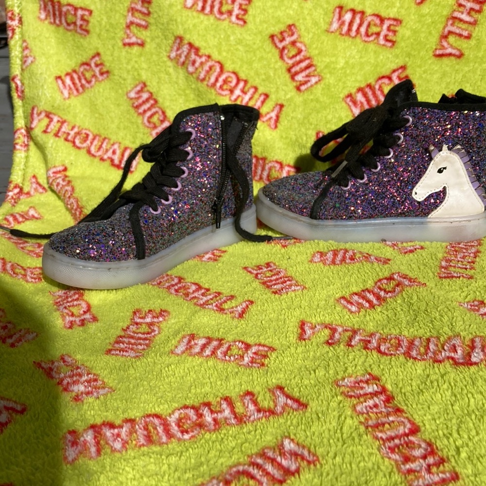 Shoes with unicorns they light up and size 13 for girls